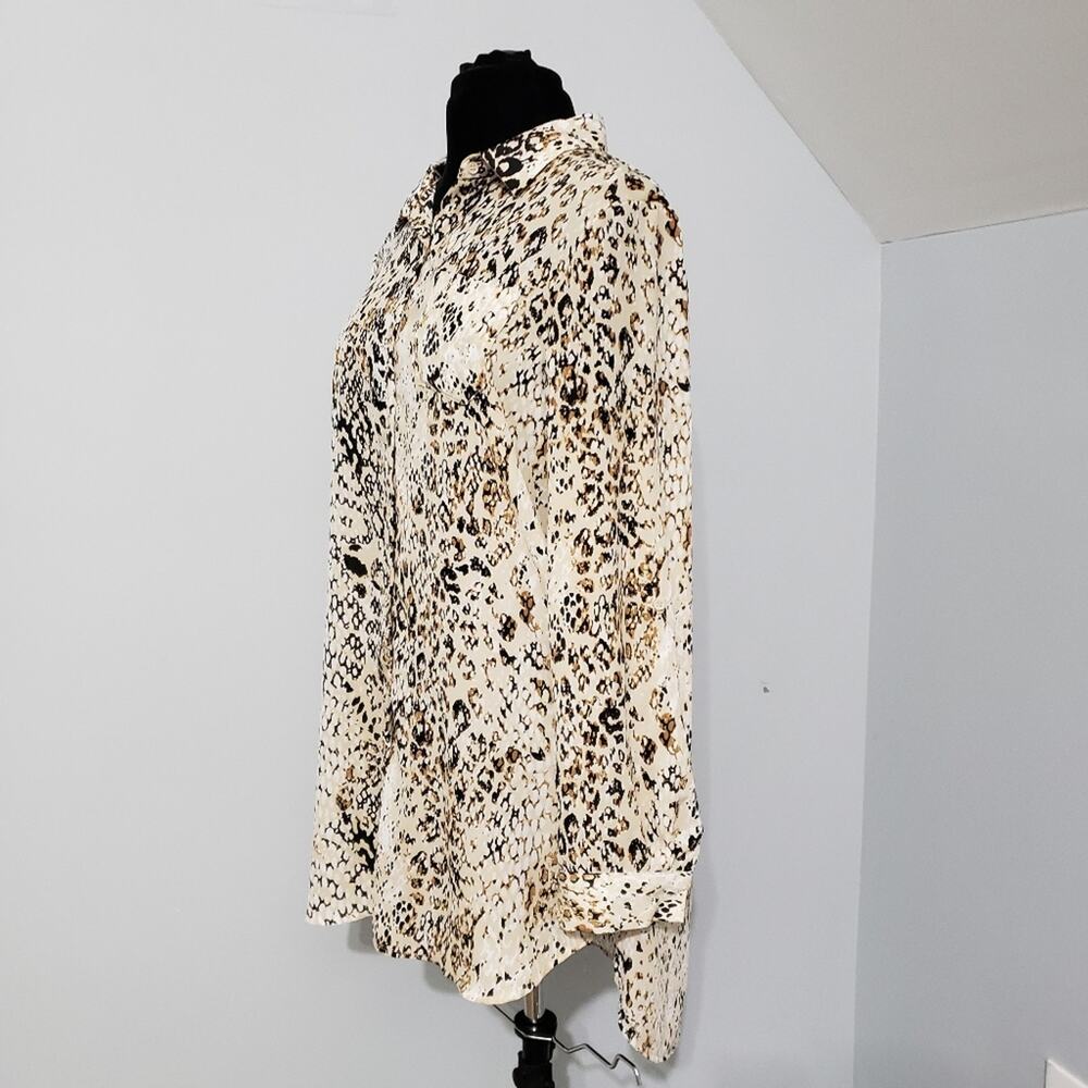Spense Long Sleeve Button Front Collared Animal P… - image 5